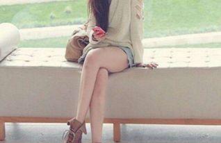 娱乐吃瓜酱跷二郎腿